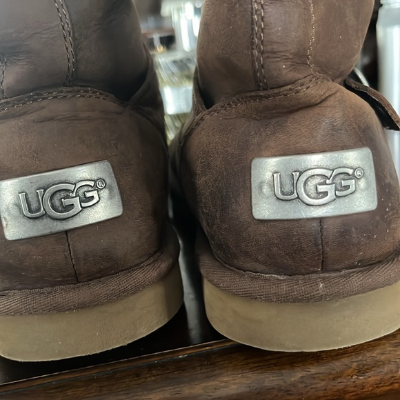 UGG shearling  bootsUgg (Silver); incredibly warm and stylish. Great condition! - Picture 5 of 8